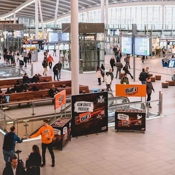 Balie BIFI sampling actie op NS centraal station Utrecht