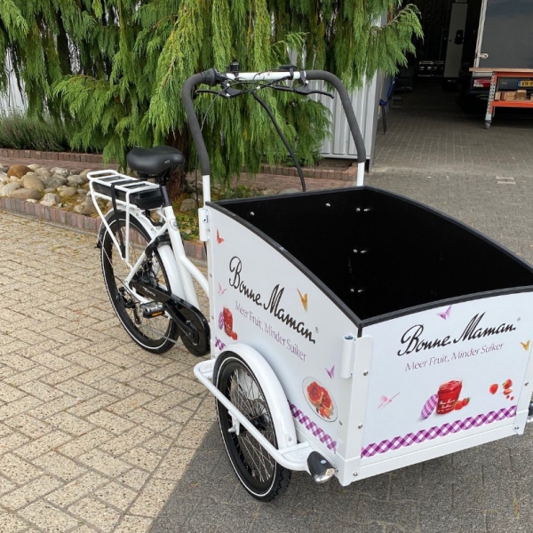 Witte bakfiets sampling actie Bonne Maman