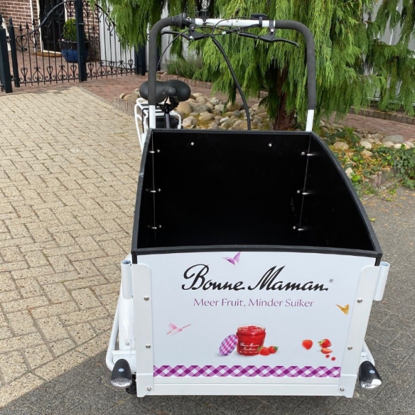 Opvallend samplen met een witte bakfiets